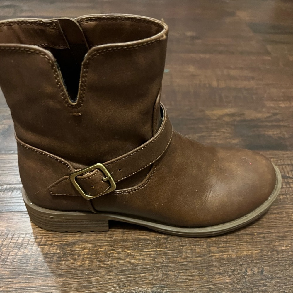 Youth brown boots